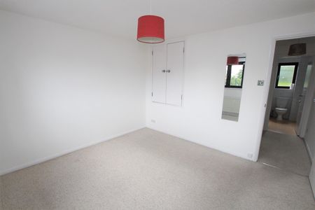 2 bedroom Terraced House to let - Photo 4