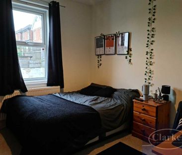4 bedroom detached house to rent - Photo 3