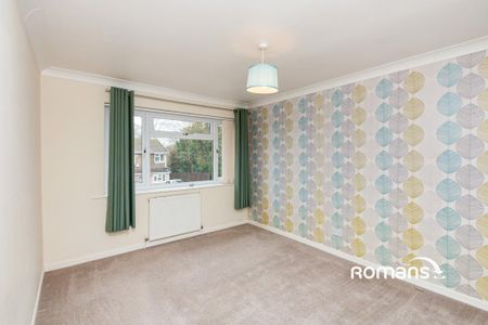 4 bedroom semi-detached house to rent - Photo 4