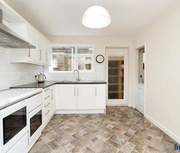 4 bedroom chalet to rent - Photo 1
