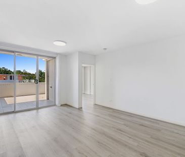 Oversized Balcony, Sleek Floors, Perfect Location – Your Hornsby Ha... - Photo 2