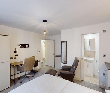 10 bedroom terraced house to rent - Photo 2