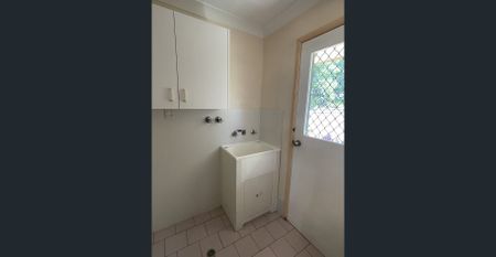 Tidy 2 bedroom Duplex South - Photo 4