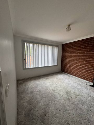Low maintenance close to town! - Photo 3