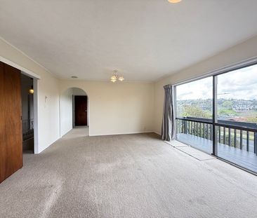 Spacious 4-Bedroom Home in Prime Browns Bay Location! - Photo 6