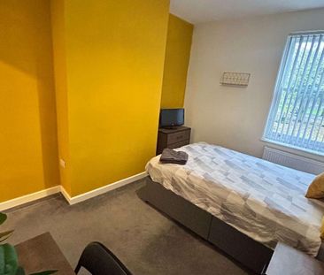 13 bedroom house of multiple occupation to rent - Photo 4