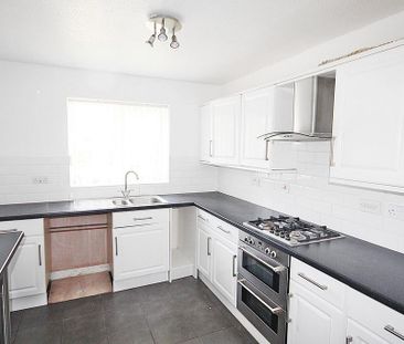 4 bedroom detached house to rent - Photo 5