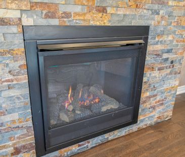 For Lease - 71 Locheed Drive, Hamilton, Ontario - Photo 2