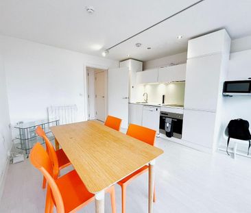 2 bedroom flat to rent - Photo 2