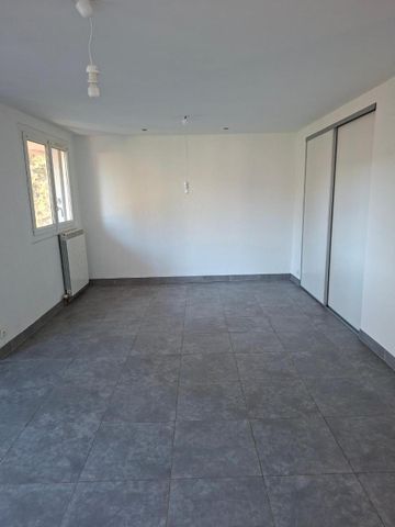 Location Appartement 3 pièces 69m² DRAGUIGNAN 83300 - Photo 3