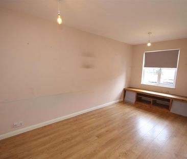 2 bedroom Terraced House to let - Photo 6