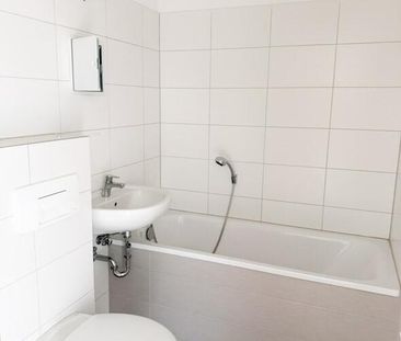 Geräumige, sanierte 3-Raum-Wohnung mit Balkon im Wohngebiet - Annab... - Photo 1