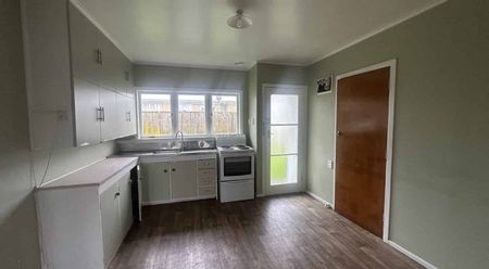 Small and Cute 2 Bedroom Home - Photo 4