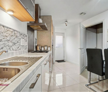 2 bed terraced house to rent in Trinity Way, Maidstone, ME15 - Photo 2