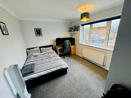 3 bedroom semi-detached house to rent - Photo 4