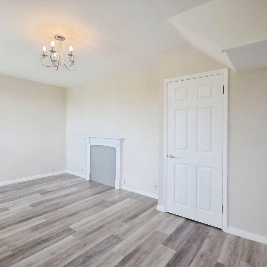Flat to rent - Wricklemarsh Road, London, SE3 - Photo 1