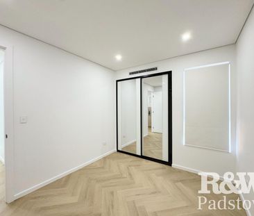 Five-Bedroom Residence with Multiple Ensuites and Double Garage - Photo 6