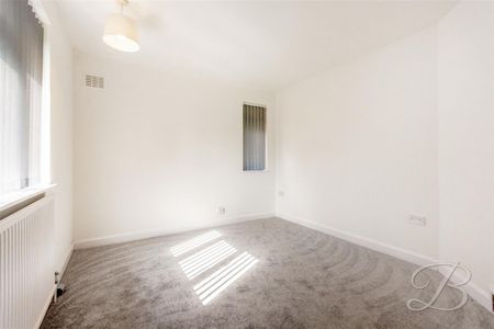 3 bedroom - Photo 3