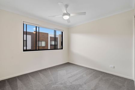 For Lease: Low-Maintenance Townhome in a Convenient Raceview Location! - Photo 5