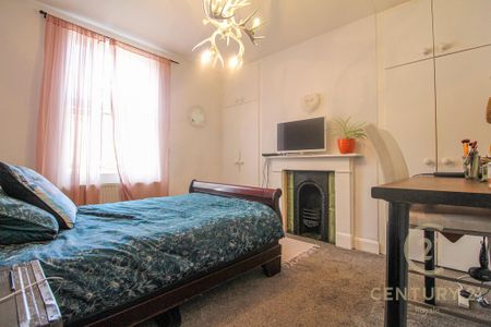 4 bedroom apartment to rent - Photo 4