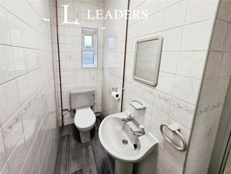 1 bedroom in a house share to rent - Photo 4