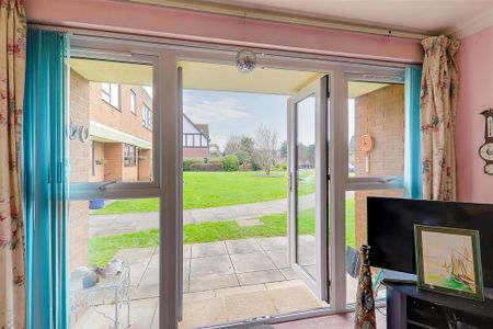 1 bedroom retirement property to rent - Photo 3