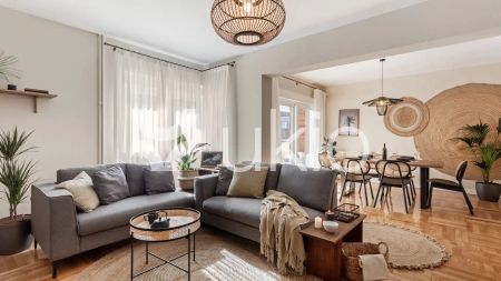 Apartamento de alquiler en Calle de Rafael Calvo, Almagro - Photo 2