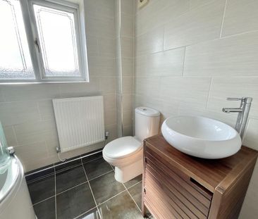 3 bedroom link detached house to rent - Photo 3