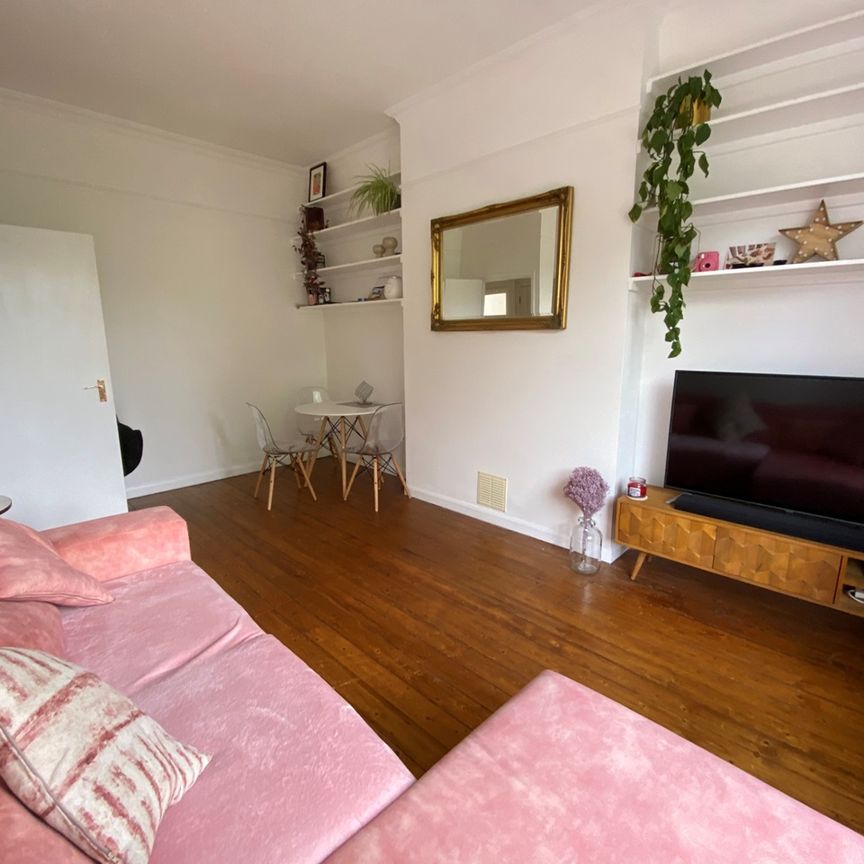 2 Bed Flat, West Bank, N16 - Photo 1