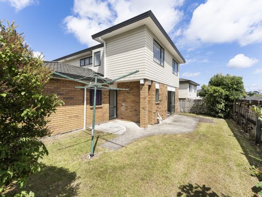 Large Family Home in Ranui - Photo 1