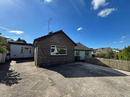 5 bedroom bungalow to rent - Photo 1