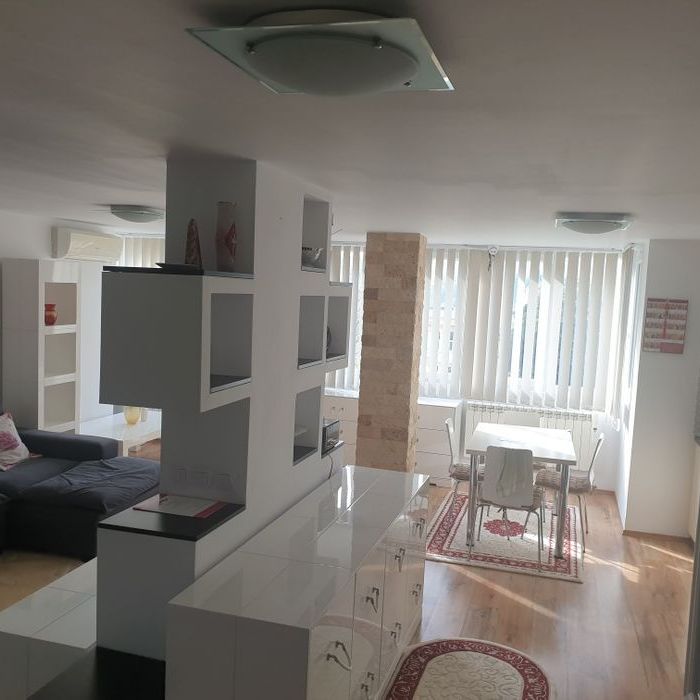 Apartament cu 3 camere, Central - Fotografie 1