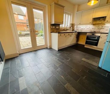 2 bedroom mews to rent - Photo 6