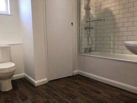 4 bedroom detached house to rent - Photo 5