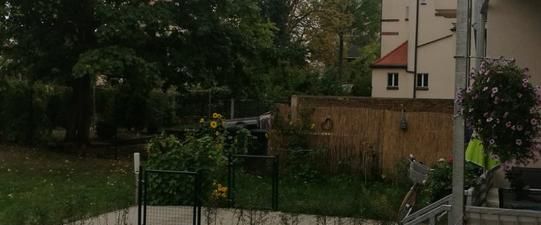2-Raum-Wohnung mit Balkon und Treppe zu kleiner eigenen Wiese - Photo 1