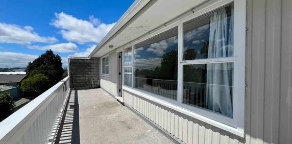 Elevated on Ewenson! - Photo 2