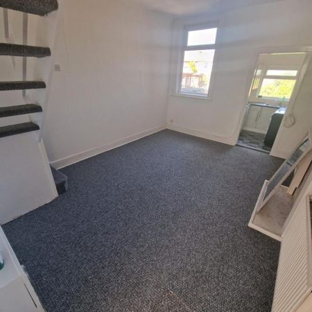 2 bedroom terraced house to rent - Photo 2