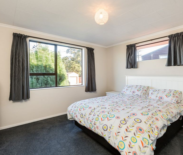 Beautiful 3BR Home in Popular Belleknowes! - Photo 6