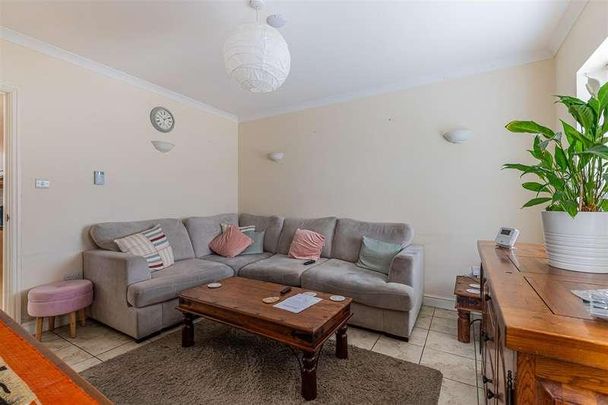 Groesfaen, Pontyclun, CF72 - Photo 1