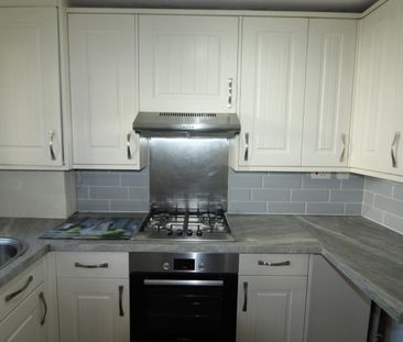 Walesby Court, LS16 - Photo 3