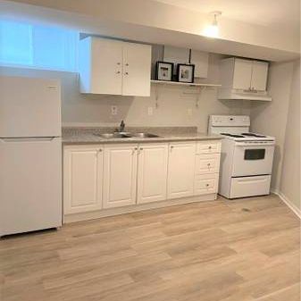 1 bed, 1 bath Apartment Danforth. 2 min walk to Greenwood subway - Photo 1