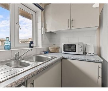 Room in a Shared Flat, Ludovick Walk, SW15 - Photo 5