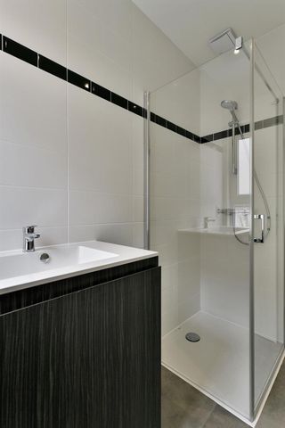 Lichtrijk, gerenoveerd appartement - Photo 3