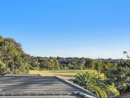 Renovated one bed unit in whisper quiet locale - Photo 3