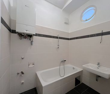 Sanierte 2-Zimmer-Altbauwohnung mit Mini-Balkon - Photo 3