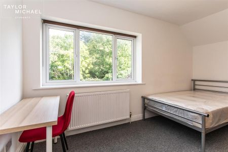 6 bedroom detached house to rent - Photo 4