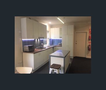 QUIET, SAFE, SPOTLESS - BOARDING HOUSE - Photo 2