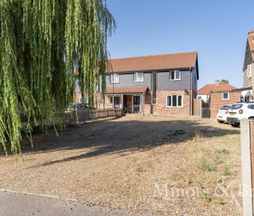 Sutton Crescent, Freethorpe - Photo 2