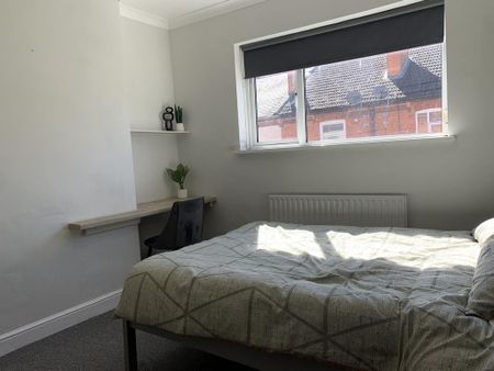 3 bedroom terraced house to rent - Photo 3