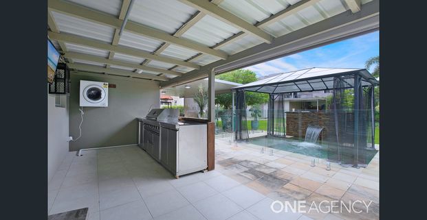 Stunning Waterfront Home with Bay Views in Scarborough - Photo 1